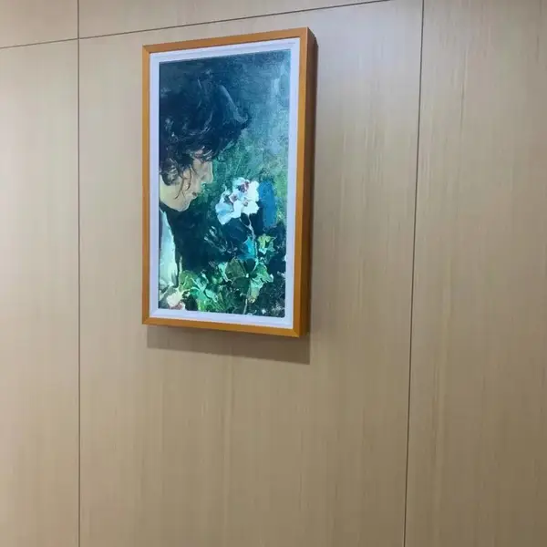 画框广告机高清 壁挂显示屏原木色咖啡色相框屏 21.5-98寸画屏 手机远程发布商场酒店展厅家庭专用 98寸画框
