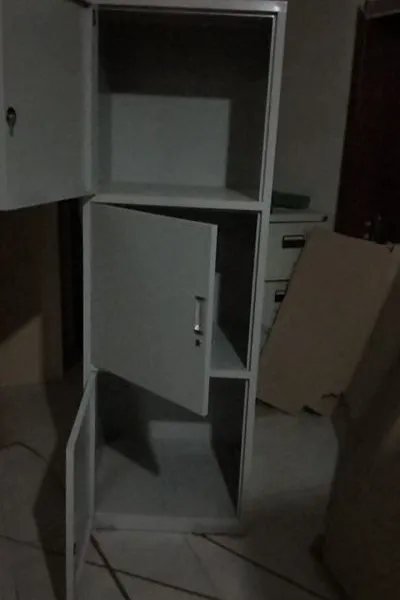 低价处理3门储物柜。简约现代风格。板材加厚0.8带锁