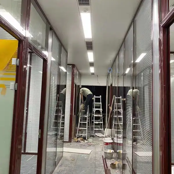 深圳光明华强创意园 双层玻璃内置百叶隔墙 定制供应
