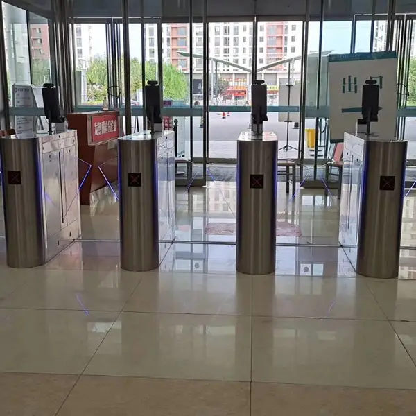 仪征市本地厂家三辊闸工地实名制摆闸学校翼闸小区人行通道闸测温人脸门禁一体机