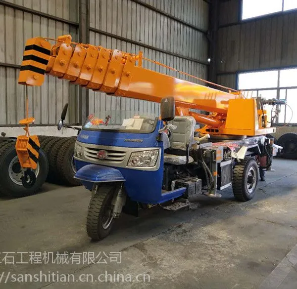 油电两用 不用上牌的小型三轮随车吊 适合地方狭窄使用