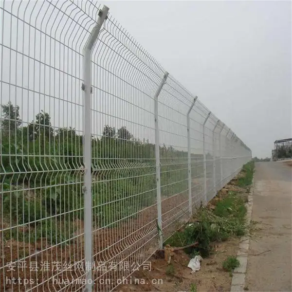 白色浸塑护栏网 种植园焊接铁丝围栏 农村双边铁丝网