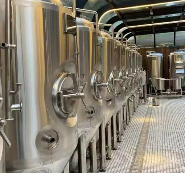 精酿酒馆原浆啤酒酿造设备生产厂家 2000升精酿啤酒设备