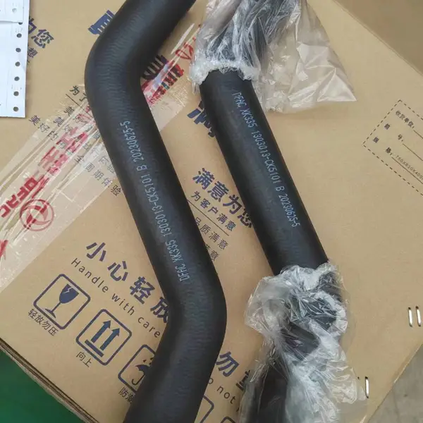 东风凯普特 多利卡 散热器水管 上水管 下水管 汽车配件1303013-ED5101
