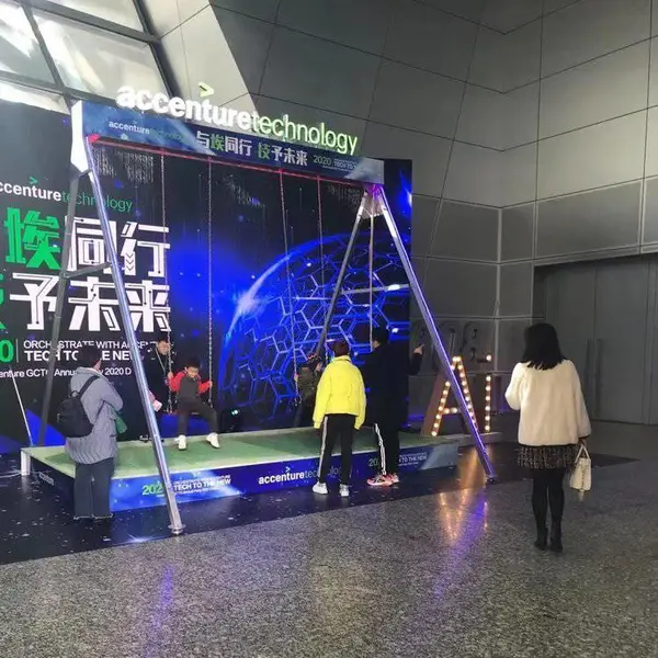 智能雨幕瀑布 数码编程水幕秋千 夏季美陈互动装置