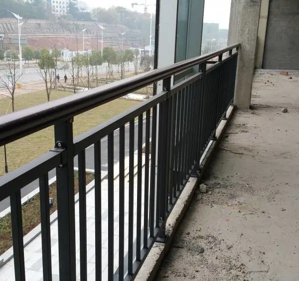 长沙锌钢护栏_批量定制生产各种锌合金护栏型材及配件