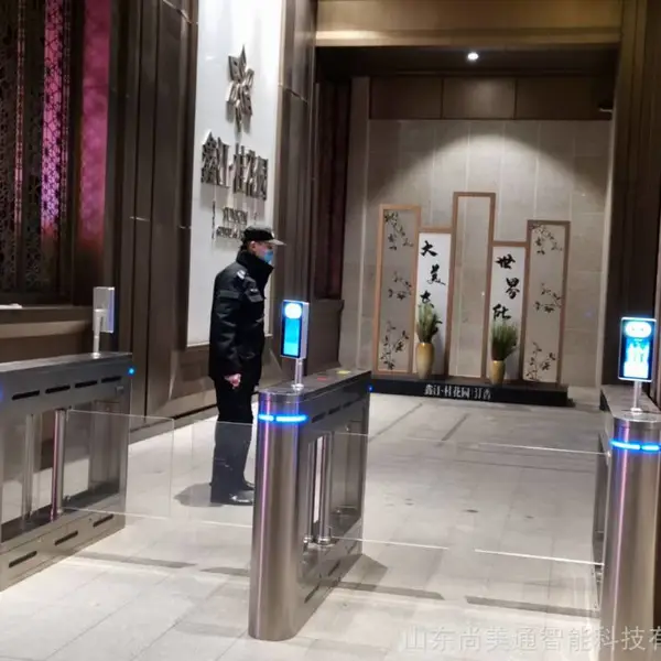 工地人脸识别相机摆闸系统 电动全高十字闸 临沂翼闸通道闸