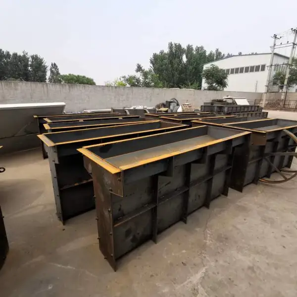 供应预制隔离墩钢模具、现浇隔离墩钢模具、防撞墙钢模具