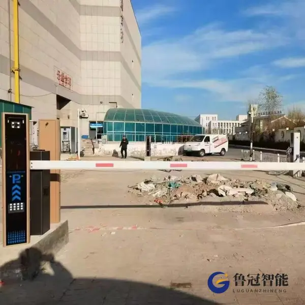 绥滨县小区栅栏道闸车牌识别起落杆人脸识别小门智能系统专业安装