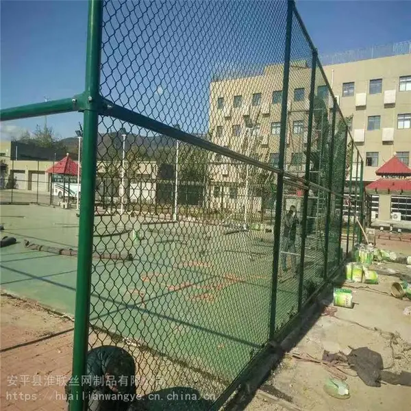 ѧУ����Χ�� ������������ ����˿������