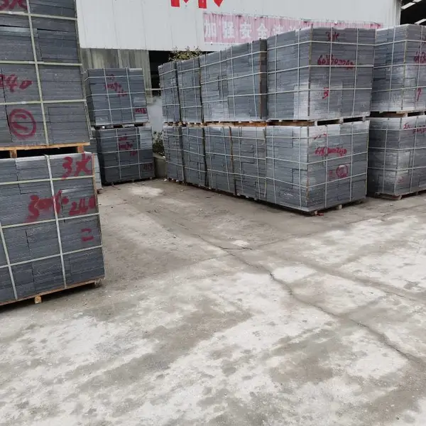 罗田芝麻灰G633仿古老石板 农村自建房复古庭院铺地石材厂家