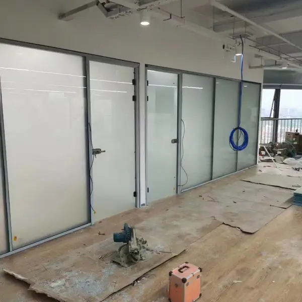 湛江市嘉亿福双玻百叶办公室玻璃隔断品质源自忠诚写字楼钢化玻璃隔断墙绿色铸就希望