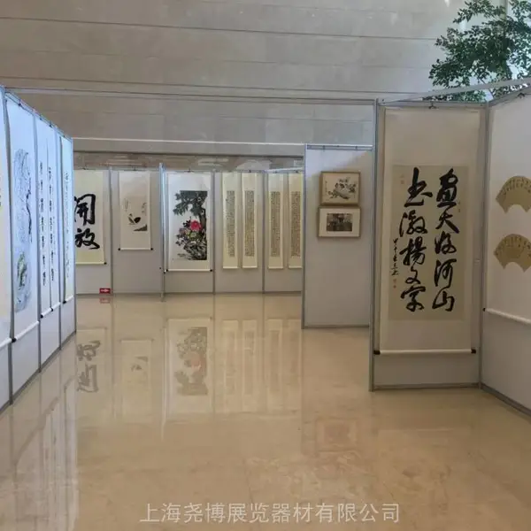 供应上海白色书画展板出租,浦东区画展展架租借搭建公司