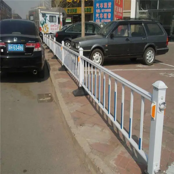 欧式市政护栏 市政公路护栏网图片 火车站隔离栏