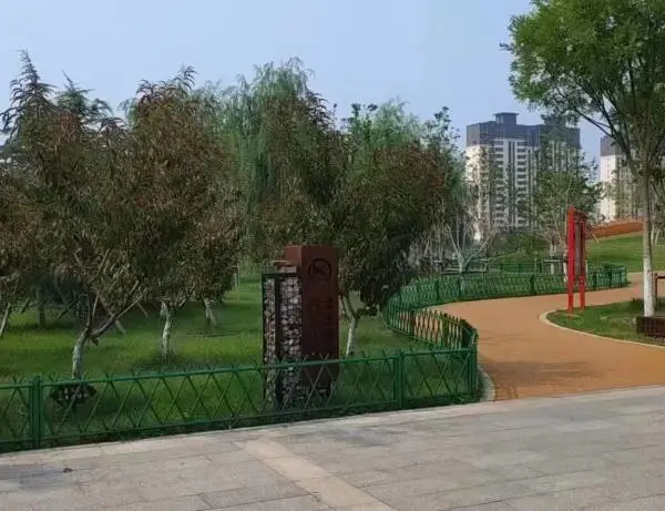 长沙道路护栏竹子围栏杭州余杭竹篱笆仿竹栅栏