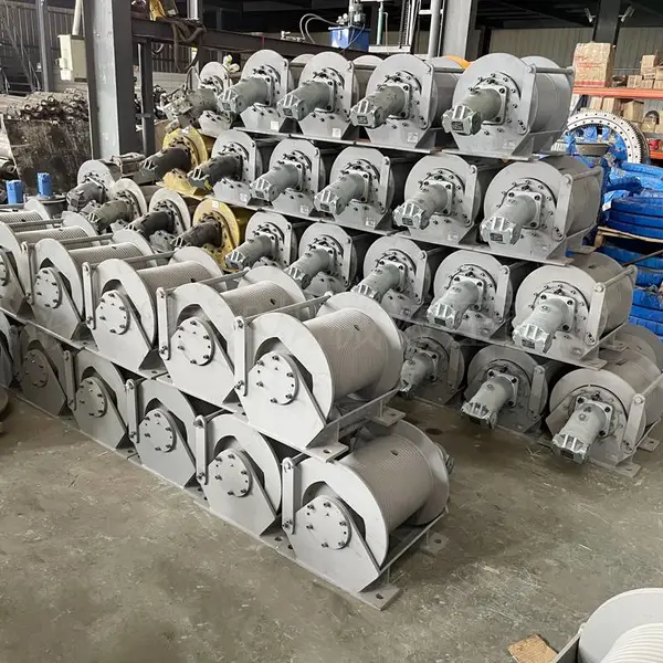 山东济宁船吊卷扬机 8吨10吨12吨液压绞盘 吊车钻机液压卷扬机
