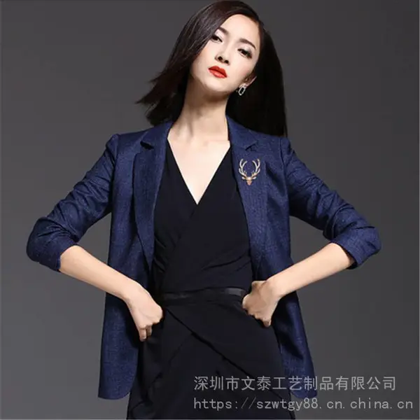 铝合金钻石胸针 定做女士西装金属领针 英文字母领针 订做衬衫胸针领扣