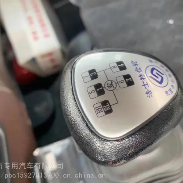 江淮小三轴挖掘机平板拖车可拉35吨左右挖掘机设备尾部加装折叠液压全自动爬梯