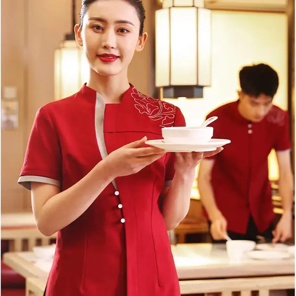 滨州红色酒店作服_伟红服饰防污去污酒店工服_东营饭店工作服订做厂家