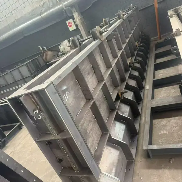 程恩模具 一出二挡土墙钢模具 预制挡墙钢模 路基防护挡土模板按需加工
