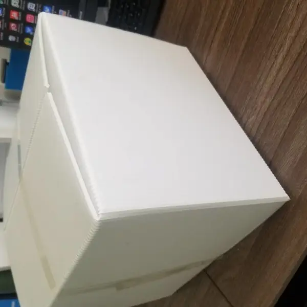 产地青岛设计生产PP中空板材质双层带盖白色周转箱