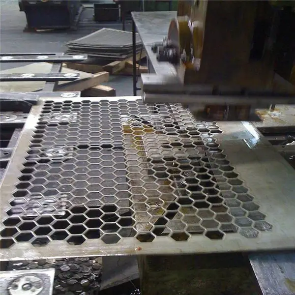 镀锌金属洞洞板 建筑爬架网 冲孔网板规格