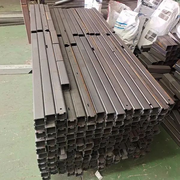 300X300方管激光切割加工 数控切割图案开槽打孔雕刻激光切管