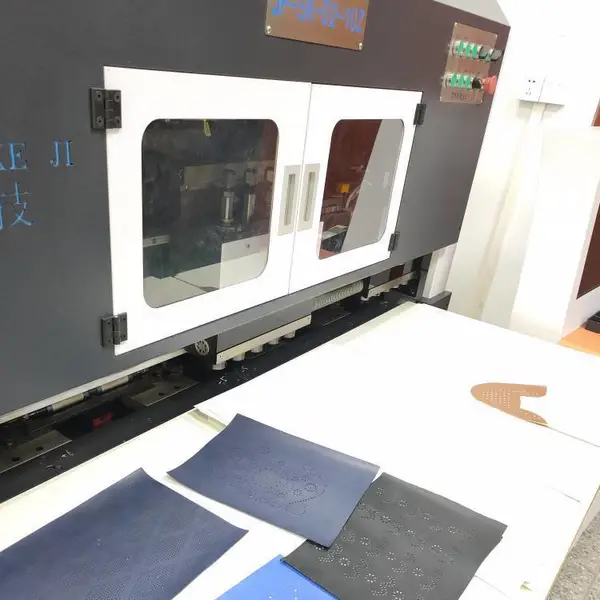 供应JF12型全数控皮革打孔机 智能皮具冲孔设备