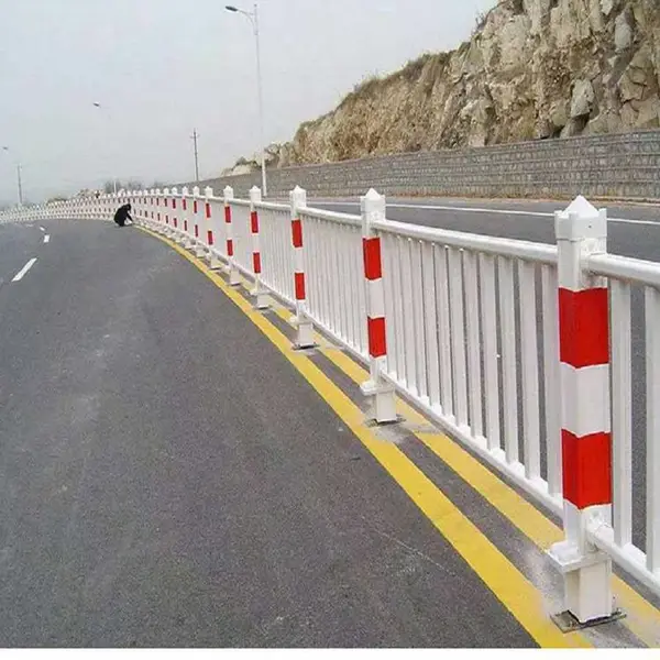 鸿宇筛网市政道路围栏 城市隔离防护栏 公路中间护栏