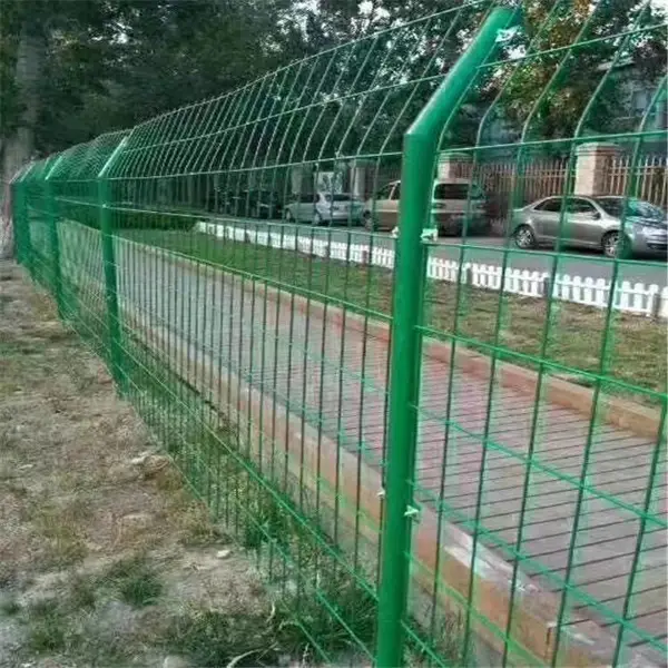 水库隔离网 圈山地硬塑绿色铁丝网 双边丝护栏网 公路防护网 厂家
