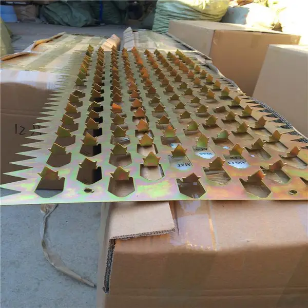 供应小区下水道防盗刺,防爬刺,管道防盗刺 厂家制作