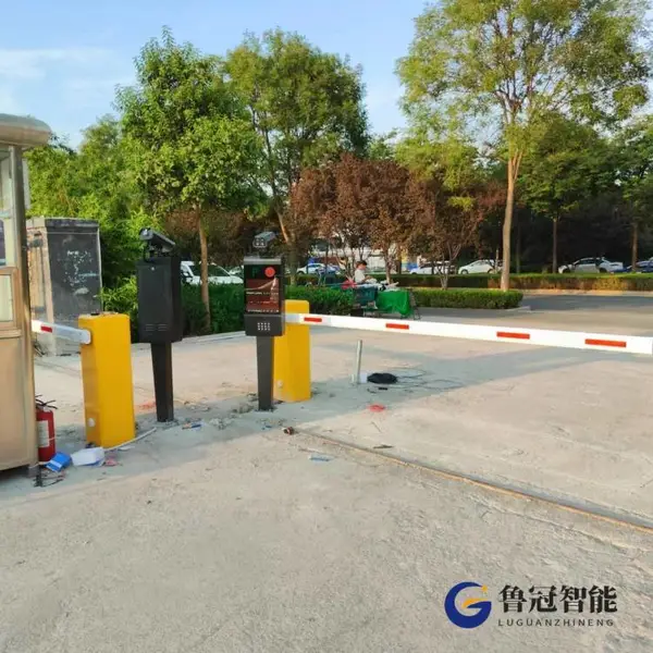 阳原县智能车牌识别栅栏道闸停车场升降杆系统高效稳定好用