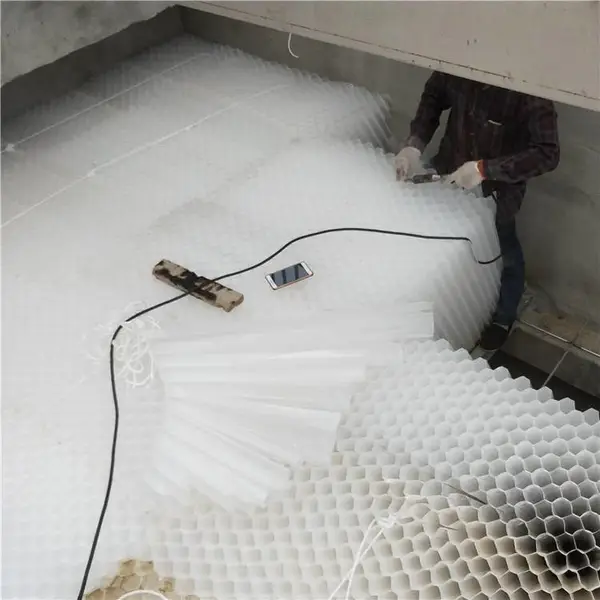 沉淀除砂斜管沉淀池安装聚丙烯蜂窝斜管填料一方批发 支持定制 荣茂