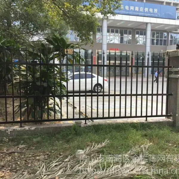 ?广东锌钢围栏专业厂家防撞墙护栏锌钢隔离栏带花铁艺栅栏