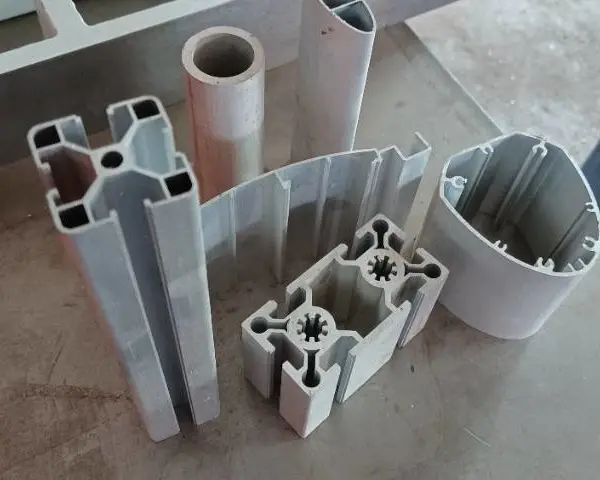 ֣����β�������������� �żҸ۵����е��Ӧ