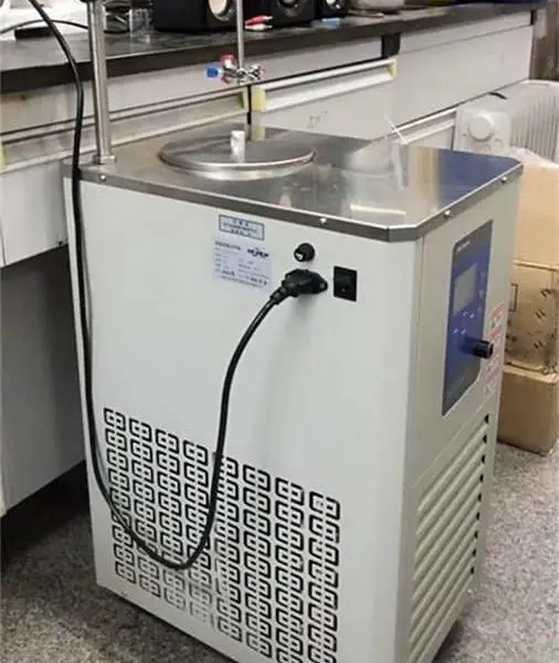 �ߵ���һ����²ۼ�������ˮԡʵ����������ȴҺѭ����