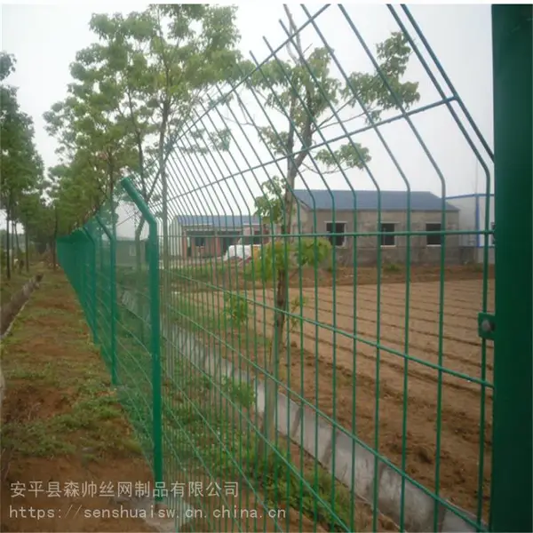 公路隔断护栏网 野兔养殖围网 高速公路护栏