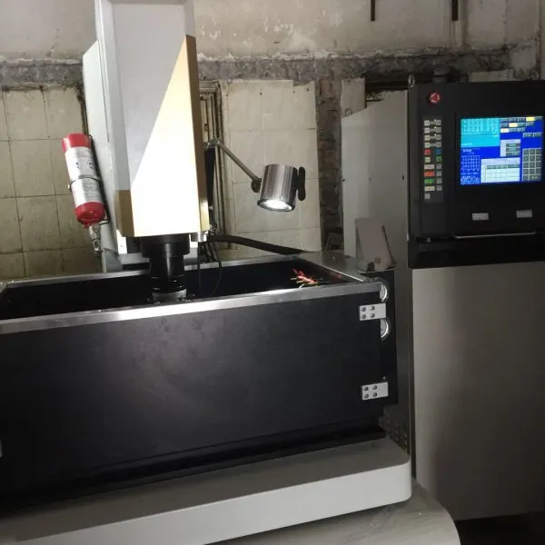 维修迪蒙,汉霸,等各种镜面火花机。