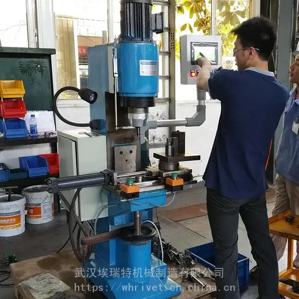 铆接机器人(机器人铆接机)埃瑞特机械人铆接机