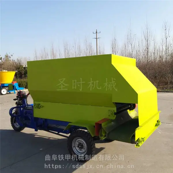 新型TMR撒料车规格 青贮饲料喂料车 饲喂肉牛饲料喂料车