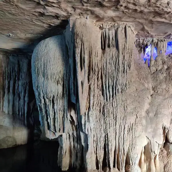 光点照明专注溶洞亮化照明 可帮业主现场设计搭配灯光色彩角度功率