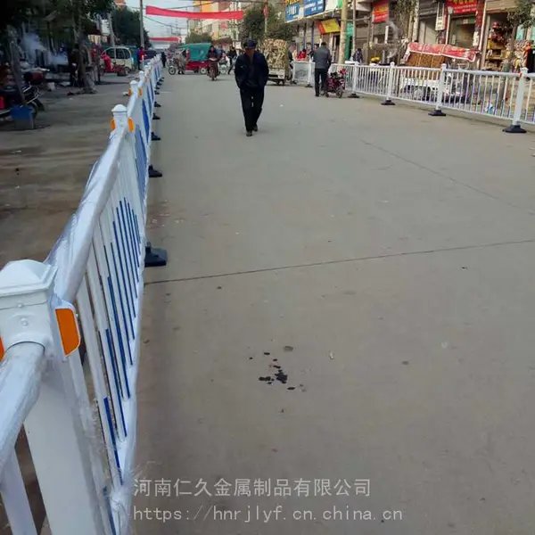 现货交通安全市政护栏 U型圈护栏厂家 马路中间隔离京式栏杆