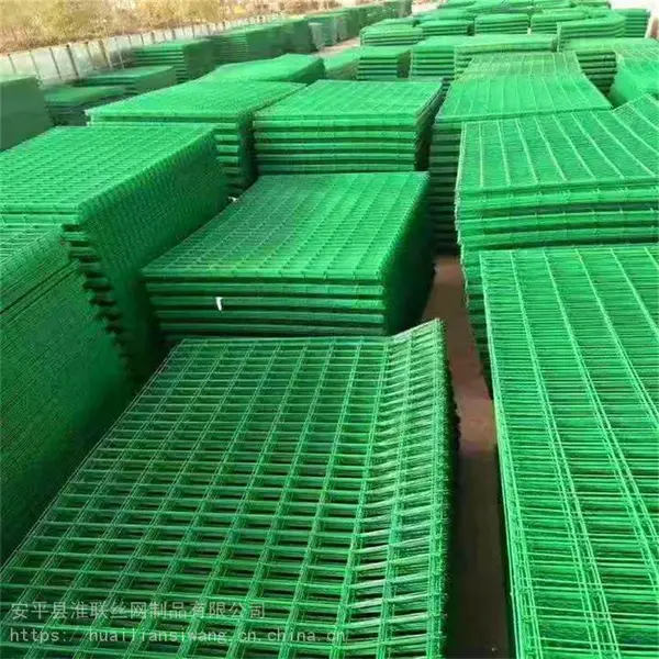 1.8米高绿色铁丝网 浸塑圈地围网 高速公路护栏网