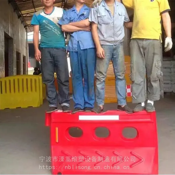滚塑水马与吹塑水马的质量区别 滚塑水马与吹塑水马使用寿命不同