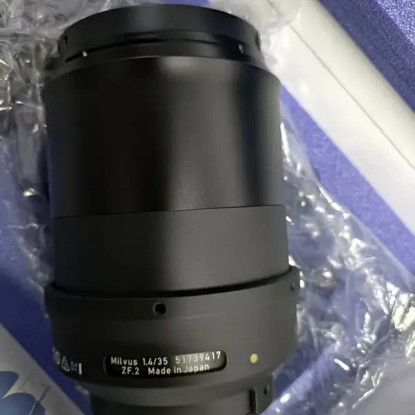 ��Ӧ�¹�ԭװ CarlZeiss ��ͷ Milvus 35mm f/1.4 ZF.2