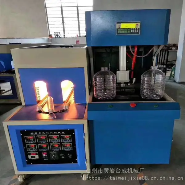 台威吹瓶机生产厂家 食用油瓶吹瓶机 一次性水桶吹瓶机