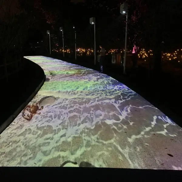�ۼ��� ����T̨����ͶӰװ�ô���Ƶ���������³���ͶӰ����