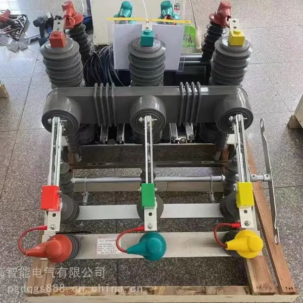 ZW32-12F一二次融合开关10KV户外高压智能真空断路器带后台电脑监控
