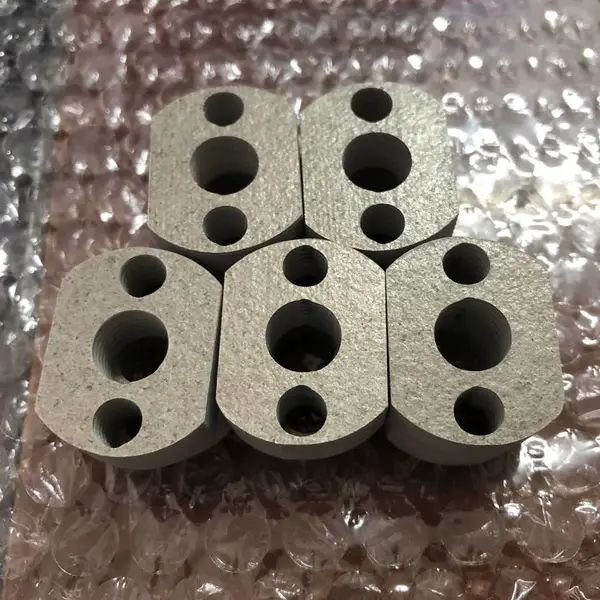 不规则云母垫加工件 耐高温绝缘材料 电力工程专用垫片