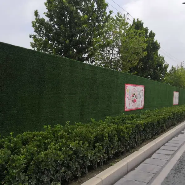 漯河工地围挡假人造草坪厂家 环保防尘绿化假草皮 楼顶装饰人工草皮